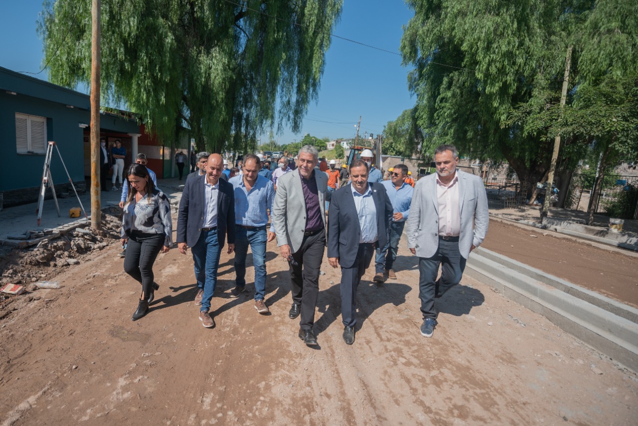 Quintela, Puy y Ferraresi constataron el avance de obra en la Av. Cabo Primero Rodríguez que beneficiará a más de 3 mil familias 